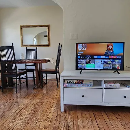 Comfy 3-Bed Retreat In Evanston